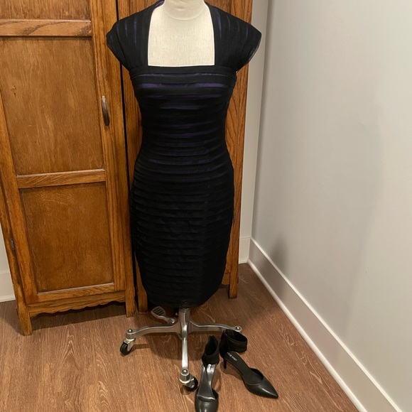 Adrianna Papell Black Cap Sleeve Cocktail Dress with Purple Lining - Picture 9 of 15